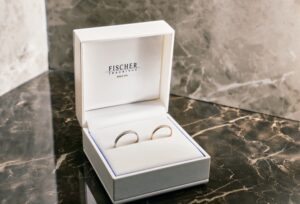 【京都】シンプルなのに特別感。デザインと耐久性を両立した「フィッシャー」の結婚指輪