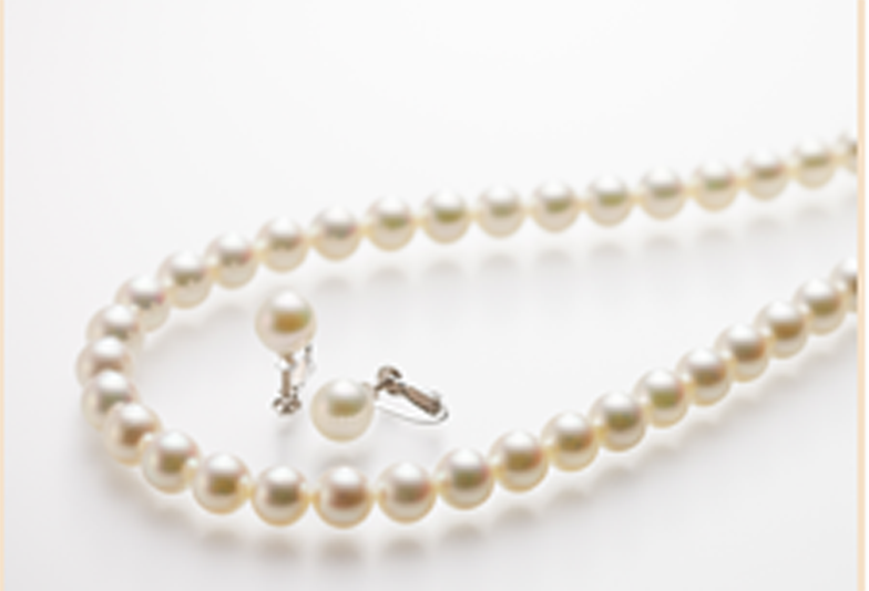 【浜松市】本物を愛する人に贈る人気の無調色真珠ネックレス「松本真珠」品質の良さとは