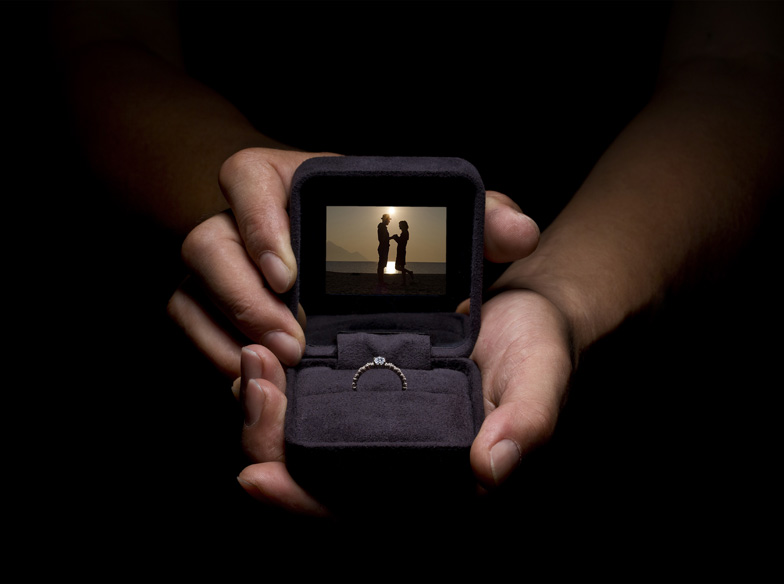 【静岡市・浜松市】プロポーズの強い味方。婚約指輪を100倍素敵に演出するサプライズアイテム！