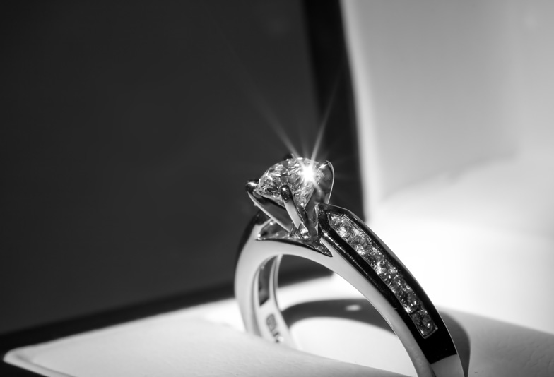 【浜松】美しく　最適な大きさのダイヤモンドを贈りたいあなたへ　♡　大き目ダイヤの婚約指輪を考える