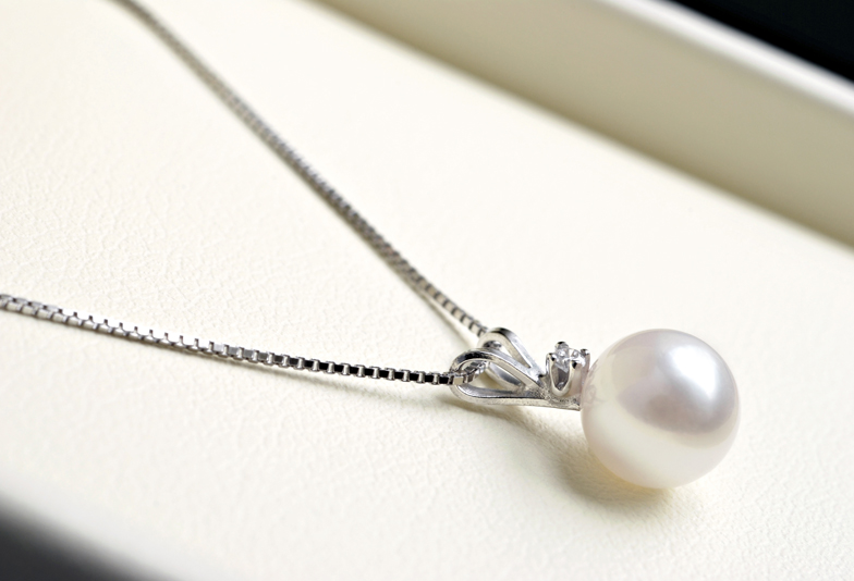１粒デザインの真珠のネックレス