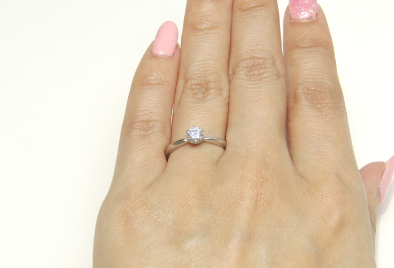 神奈川県 横浜市 婚約指輪に 大きいダイヤモンド が人気 ダイヤモンドのカラット数で変わる印象を徹底比較 Jewelry Story ジュエリーストーリー ブライダル情報 婚約指輪 結婚指輪 結婚式場情報サイト