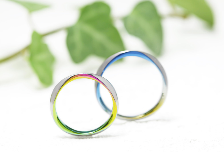 浜松で一番個性的！人と違う結婚指輪なら　ブルーやレッド、オレンジ、パープル系 　色が選べる カラフルな結婚指輪を選ぼう