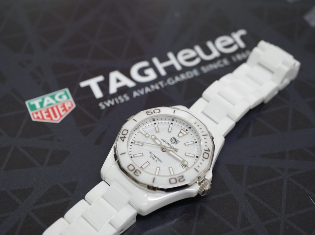 【静岡タグホイヤー】夏におすすめしたい時計TAGHeuer　アクアレーサーホワイトセラミック