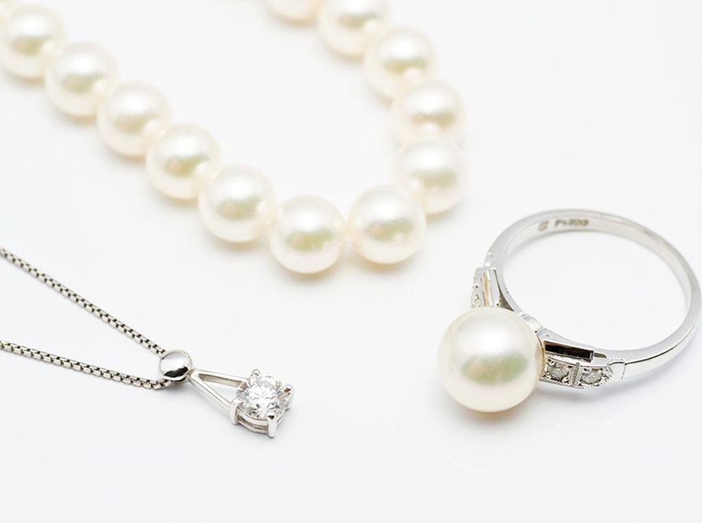 【静岡市】真珠のブローチをコーディネートのアクセントに。