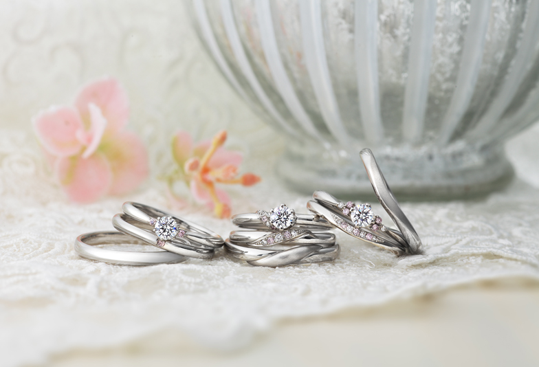 【浜松】　婚約指輪を買うと結婚指輪がついてくる！　お得に重ね付けセットリングを手に入れる方法とは？
