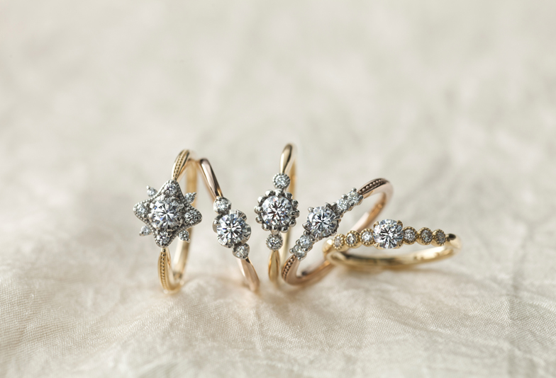 【浜松】お手元を華やかにしてくれる、お花がモチーフの可愛らしい婚約指輪