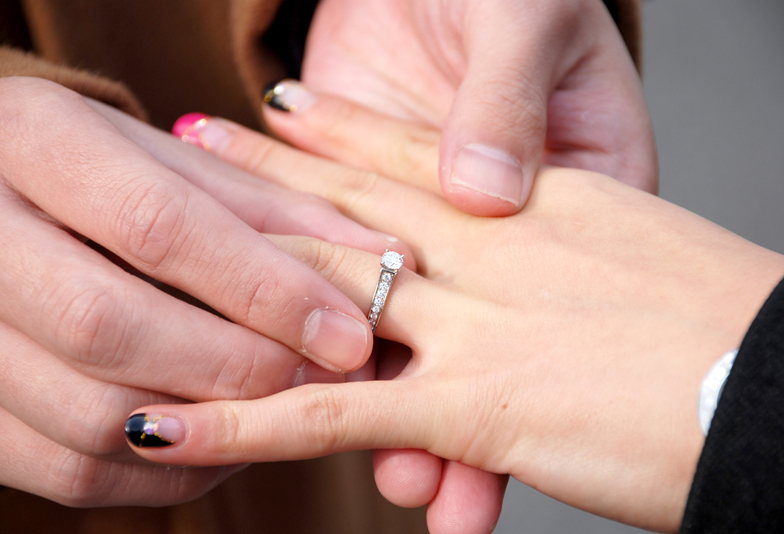 【広島市】婚約指輪は本当に必要ない？女性の本心は…
