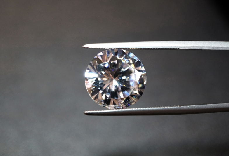【大阪・梅田】知っておくべき！婚約指輪「合成ダイヤ」と「天然ダイヤ」の違いとは？