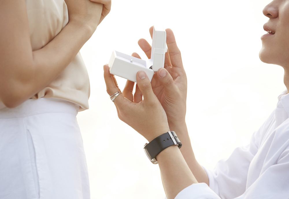 【福島市】彼女へサプライズプロポーズ♡婚約指輪選びの疑問にお答えします！