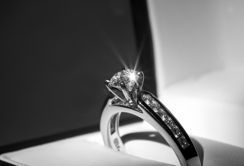 【静岡市】親から譲り受けた婚約指輪を自分のプロポーズ用リングにジュエリーリフォーム！