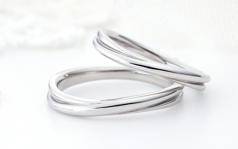 シンプルな結婚指輪デザイン　クロスライン