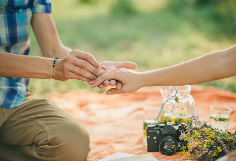 【福山市】婚約指輪は婚約期間だけ？結婚指輪との重ね付けが絶対おすすめ♡