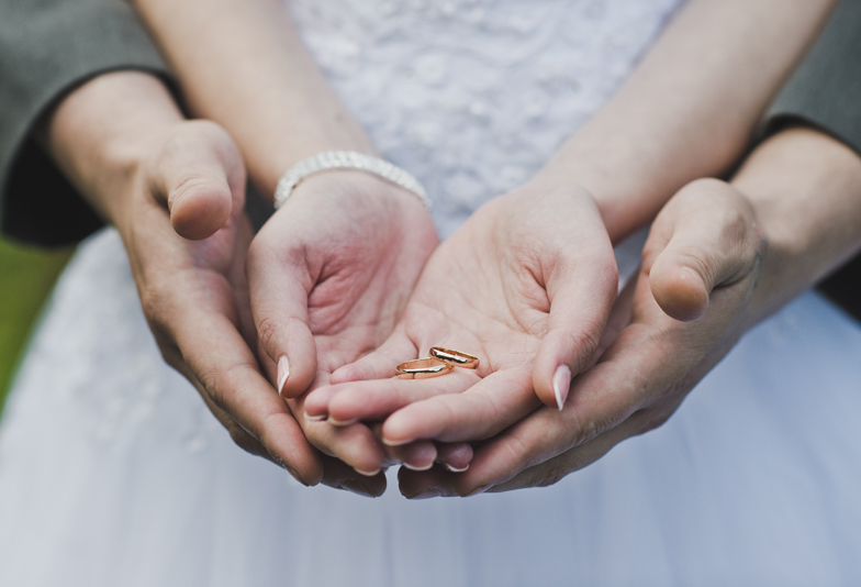 【浜松市】今大注目！槌目模様の結婚指輪が人気の理由とは？