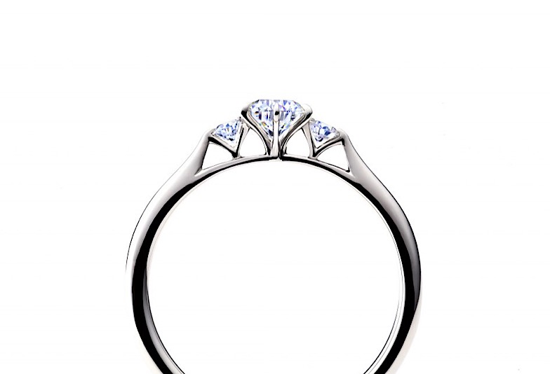 ラザールダイヤモンドの婚約指輪ストレート三石　リリーズ