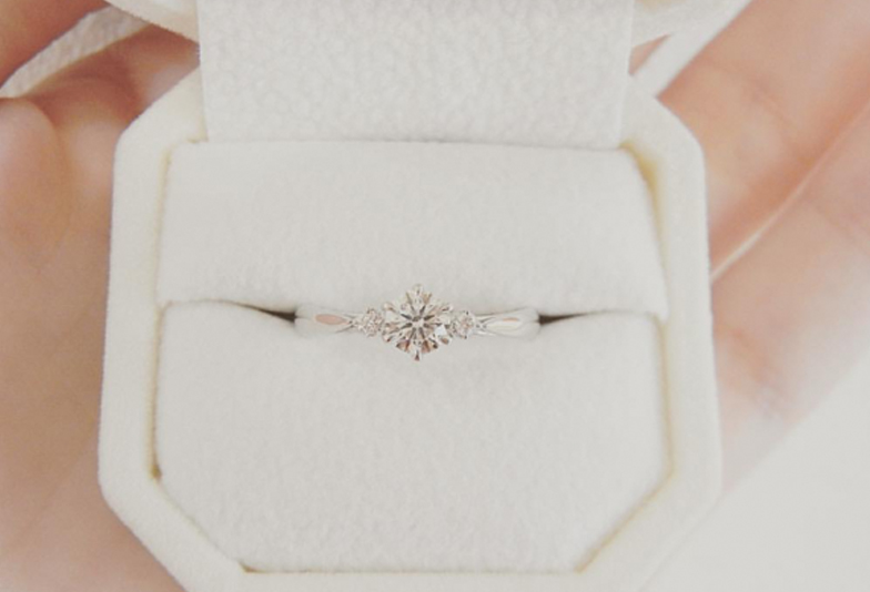 【大阪・梅田】プロポーズになぜ婚約指輪を用意する？