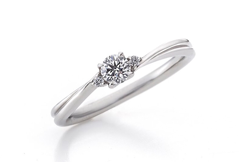 タケウチブライダル金沢・野々市店で人気のラザールダイヤモンド婚約指輪