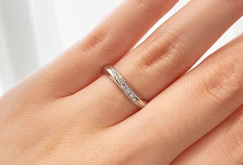 ピンクドルフィンの結婚指輪