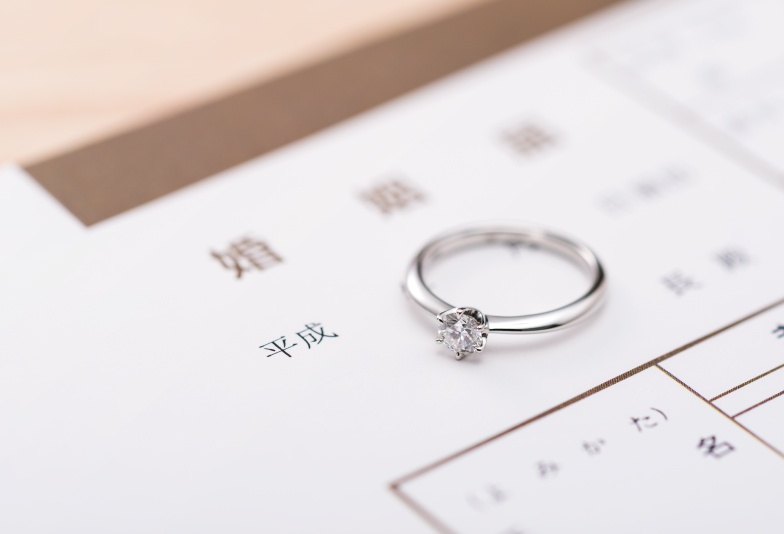 【新潟市】入籍後に婚約指輪はつけてもＯＫ？結婚した後の婚約指輪の登場シーン3選