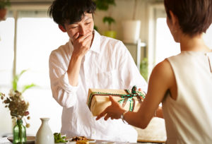 【福島市】男女ともに注目されている真珠のネックレス！大切な人への贈りものに真珠が選ばれる理由とは