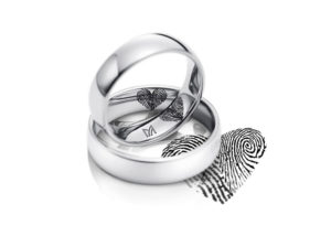【京都・関西で唯一のマイスター正規取扱店】世界が認めて今話題な結婚指輪の内側に指紋が入る鍛造ブランド
