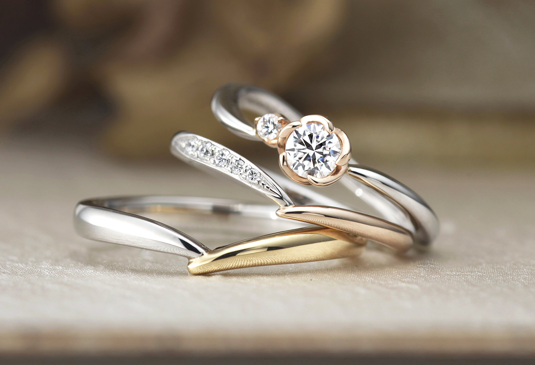 コンビネーションの結婚指輪婚約指輪のセットリング