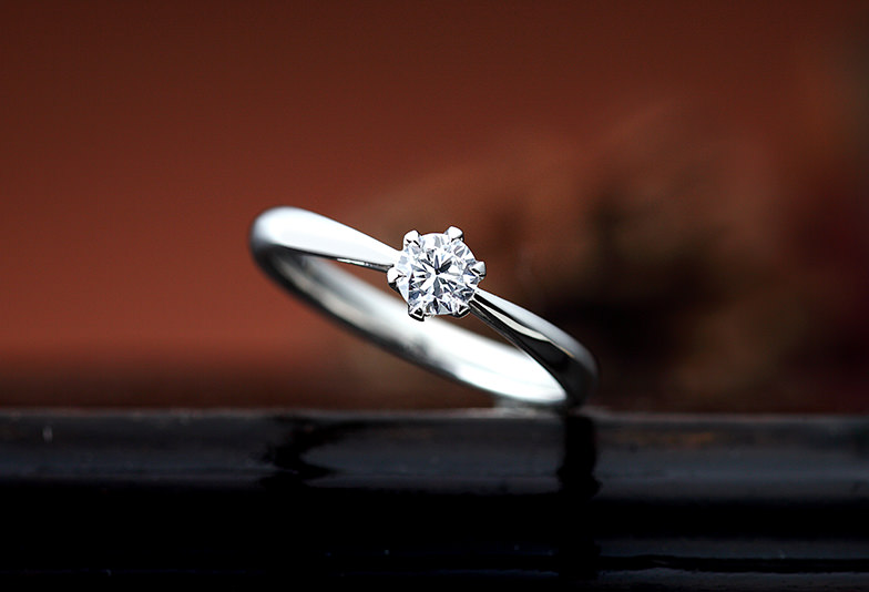 シンプルな婚約指輪