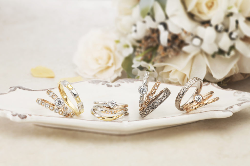 【沖縄県】結婚指輪は「ゴールド」VS「プラチナ」普段使いするなら？AMOUR AMULETがおすすめ！