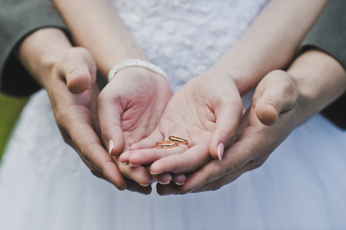 【沖縄県】シンプルだけど人とは違う結婚指輪を！「AMOUR&AMULET」のコンビネーションデザインとは？