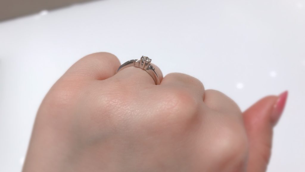 福井市で人気のウェーブデザインの婚約指輪