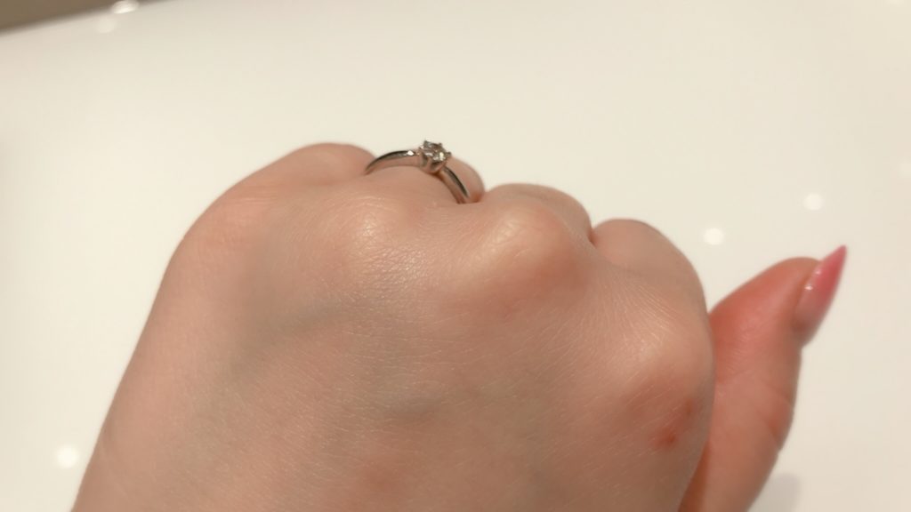 福井市で人気のストレートデザインの婚約指輪