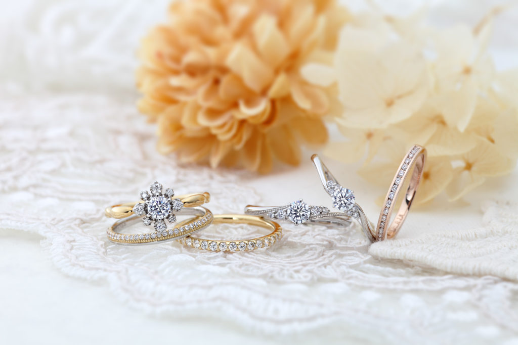 【沖縄県】結婚指輪で人気？ストレートで華やかなVIVAGE「CALMEカルム」