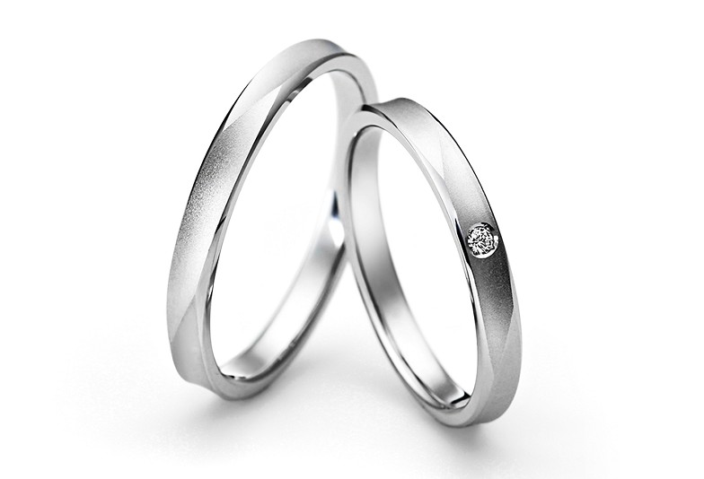 福井市で見られるラザールダイヤモンドのマット加工された結婚指輪