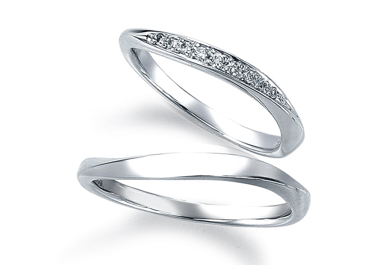 立体感のあるモニッケンダムの結婚指輪　結婚指輪ウエーブ　金沢市モニッケンダム　金沢市結婚指輪
