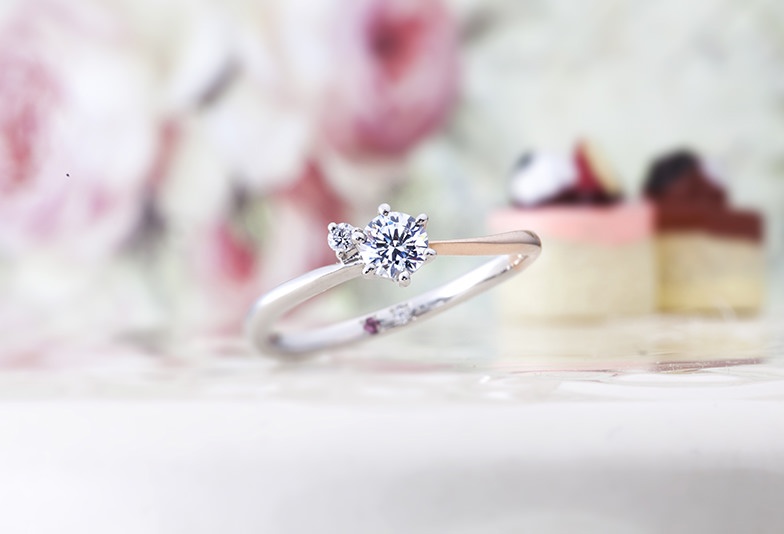 コフレクルールのシンプルなデザイン婚約指輪