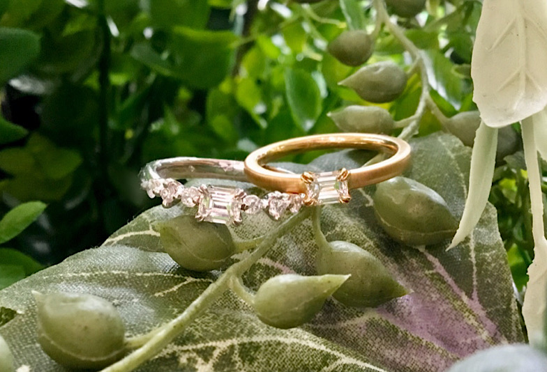 【山形県米沢市】自分らしい婚約指輪！透明感のある輝き、エメラルドカットの「オレッキオ」