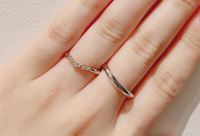 【富山市】指を細長く見せてくれる結婚指輪のデザインとは