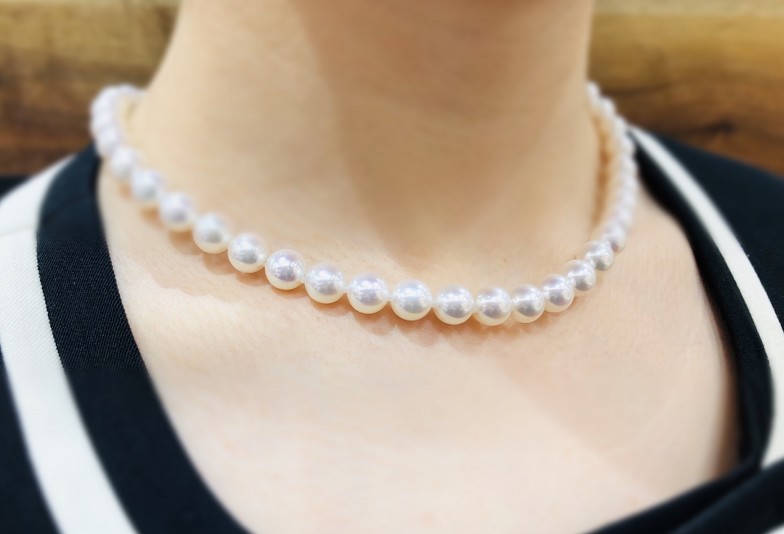 福井市 真珠ネックレス 身長に合わせて着けこなせる選び方とは Jewelry Story ジュエリーストーリー ブライダル情報 婚約指輪 結婚指輪 結婚式場情報サイト 福井市 真珠ネックレス 身長に合わせて着けこなせる選び方とは Jewelry Story ジュエリーストーリー ブライダル情報 婚約指輪 結婚指輪 結婚式場情報サイト