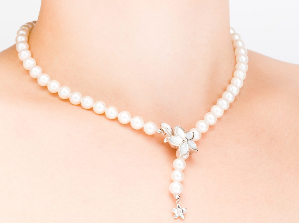【神奈川県横浜市】日常でも真珠は着けてもいいの？冠婚葬祭だけではない真珠の身に着け方