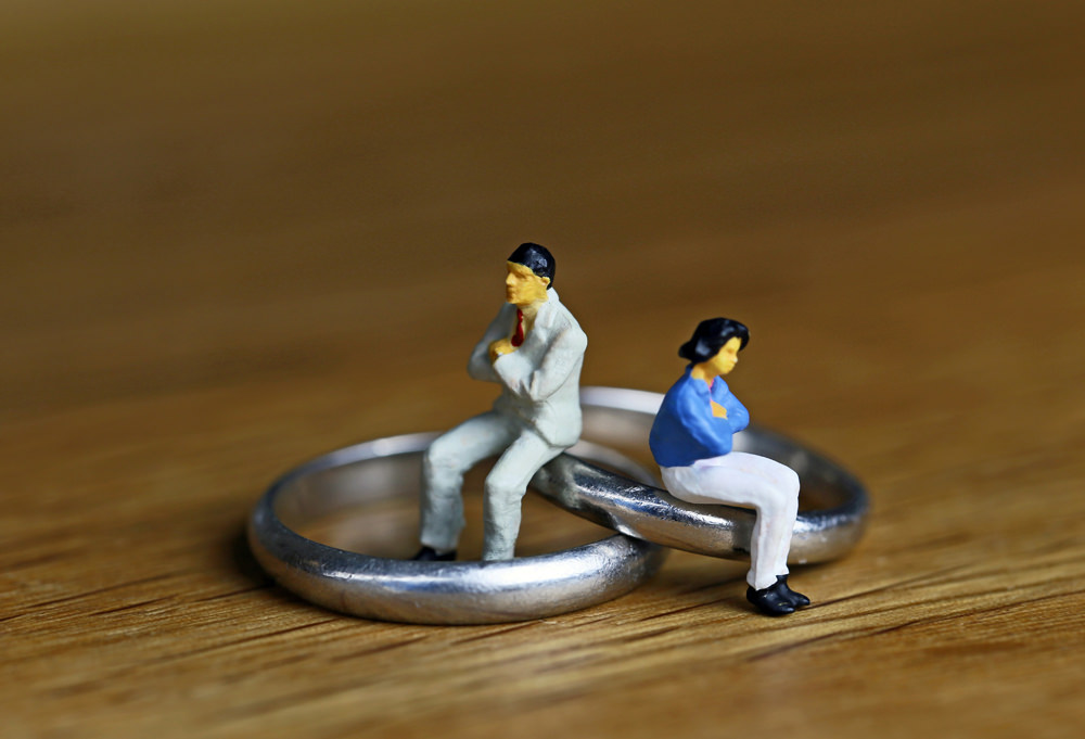 【沖縄県】結婚指輪選びに後悔したこと。アンケート結果1位は「シンプルすぎた…」