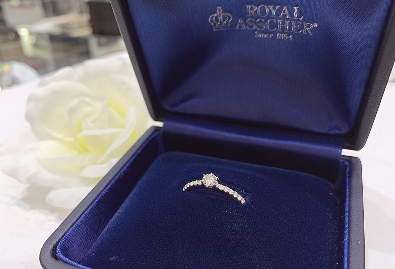 【石川県小松市】婚約指輪は世界でただひとつロイヤルの称号をもつ｢ROYAL ASSCHER｣で決まり！