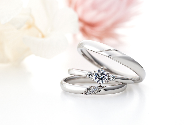 モナムールの婚約指輪と結婚指輪の華やかなセットリング