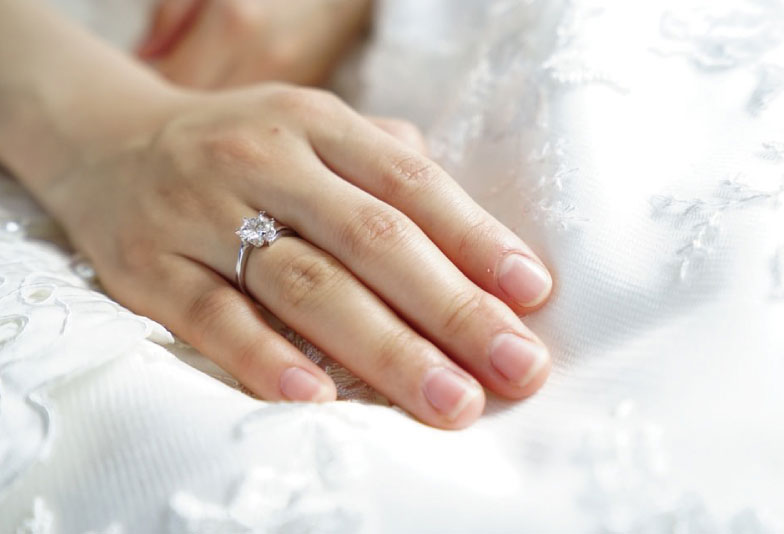 【沖縄県】太い指がコンプレックスな女性に朗報な婚約指輪デザインまとめ