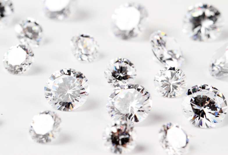 【沖縄県】結婚指輪のダイヤモンドが取れてしまうかも…と心配なら埋め込みデザインがおすすめ
