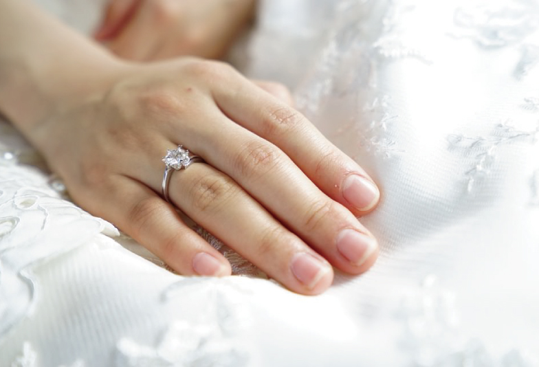 【沖縄県】結婚指輪と婚約指輪を兼用に！ハーフエタニティがおすすめ