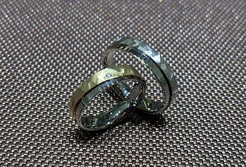 つや消しの結婚指輪デザイン