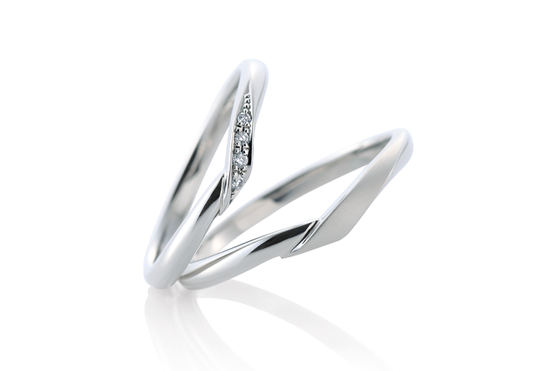 【浜松】V字の結婚指輪が良い人におすすめ！指が綺麗に見えるデザイン8選