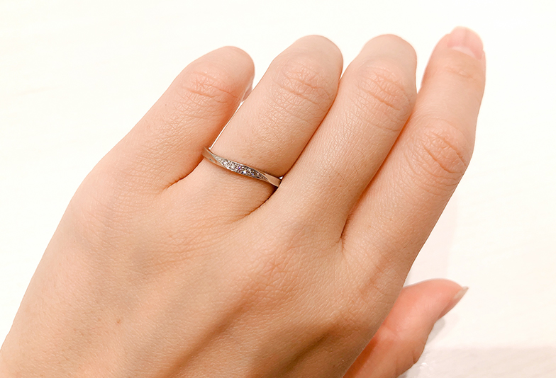 ピンクドルフィンダイヤモンドの結婚指輪