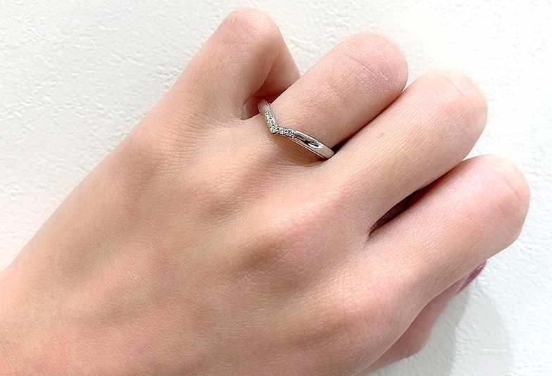 静岡市 結婚指輪選び 太い指で悩む彼女におすすめなデザインはありますか Jewelry Story ジュエリーストーリー ブライダル情報 婚約 指輪 結婚指輪 結婚式場情報サイト