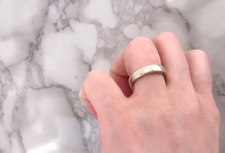 プレミアムホワイトゴールドのシンプル結婚指輪